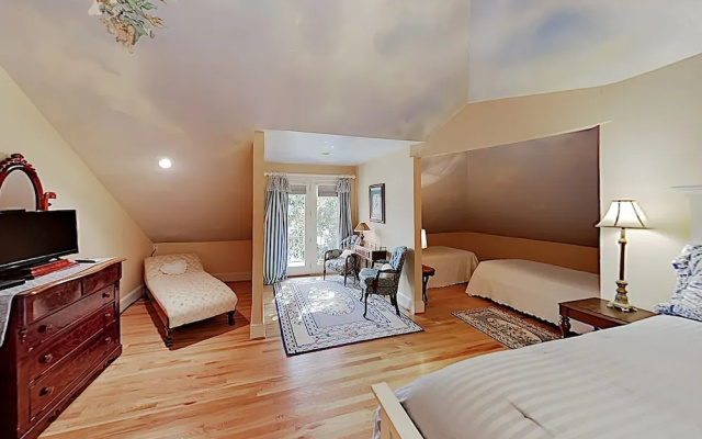 photo 4 of Magnificant & Private Lakefront 5 Bedroom Home