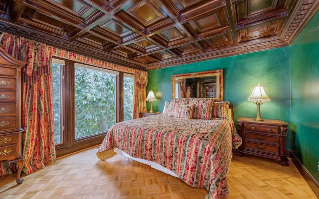 photo 5 of Magnificant & Private Lakefront 5 Bedroom Home