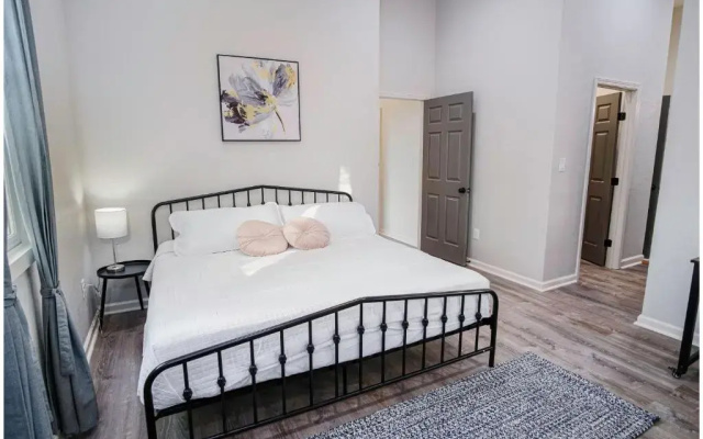 photo 3 of Magnificent 4BR Near Famous Riverwalk and Downtown