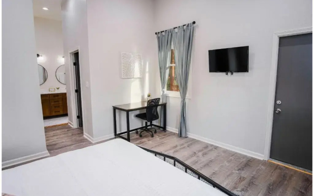 photo 4 of Magnificent 4BR Near Famous Riverwalk and Downtown