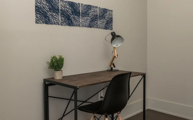 photo 3 of 1 BR with Balcony and City Views by Frontdesk