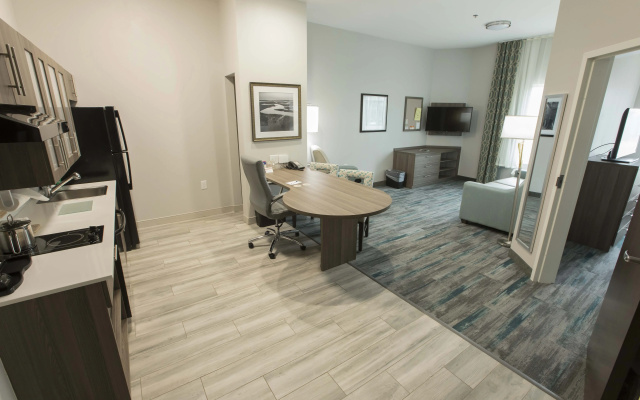 photo 3 of Magnolia Bay Hotel & Suites
