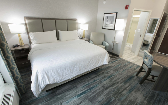 photo 4 of Magnolia Bay Hotel & Suites