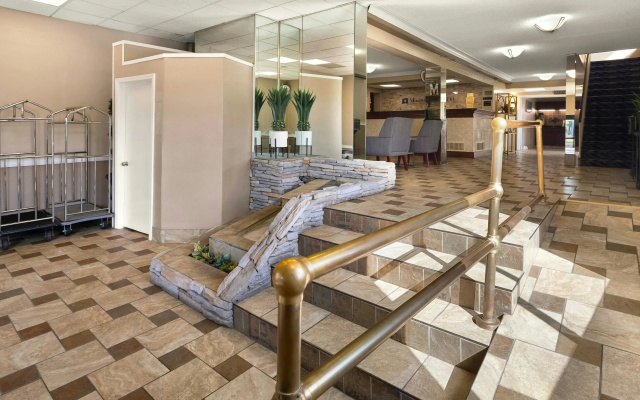 photo 2 of Magnuson Hotel Detroit Airport