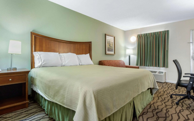 photo 3 of Rodeway Inn Union