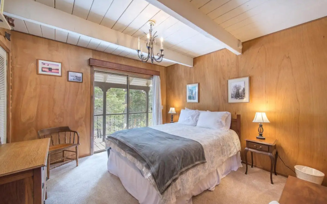 photo 3 of Mahogany by Avantstay Snowbird Cabin w/ Full Chamberlands Access!