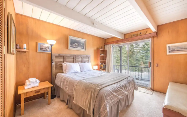 photo 5 of Mahogany by Avantstay Snowbird Cabin w/ Full Chamberlands Access!
