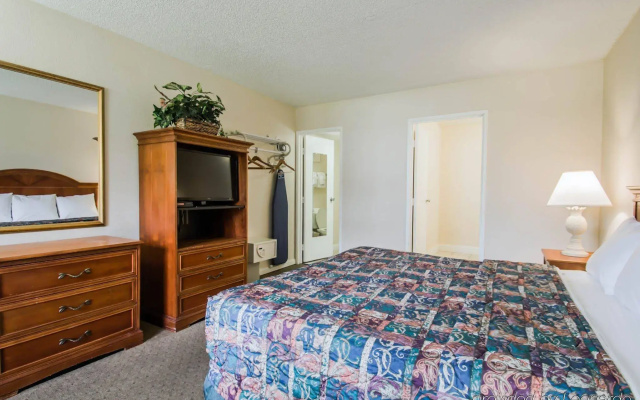 photo 4 of Rodeway Inn Maingate