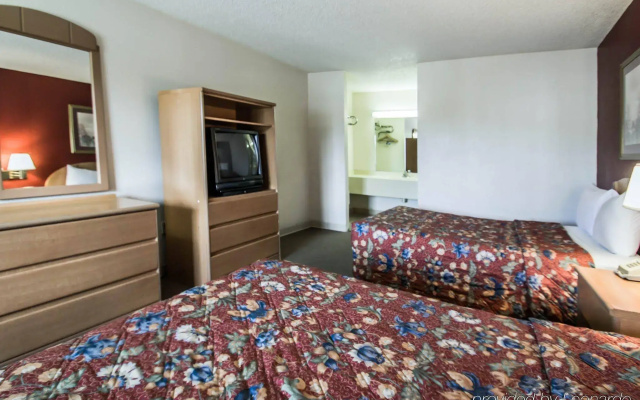 photo 5 of Rodeway Inn Maingate