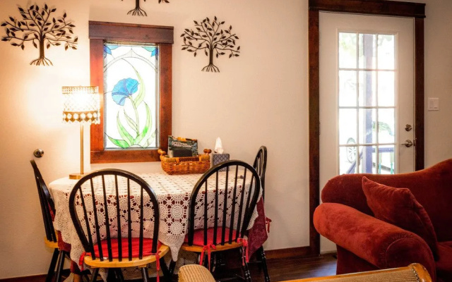 photo 2 of Main Street Inn - Angels Among Us Wedding Chapel