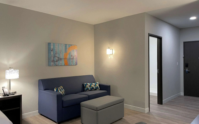 photo 3 of MainStay Suites Cincinnati University - Uptown