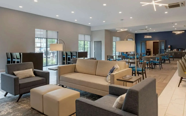 photo 2 of MainStay Suites Cincinnati University - Uptown