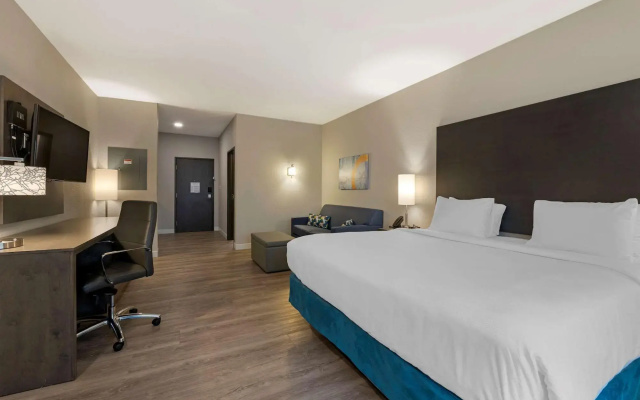 photo 4 of MainStay Suites Cincinnati University - Uptown