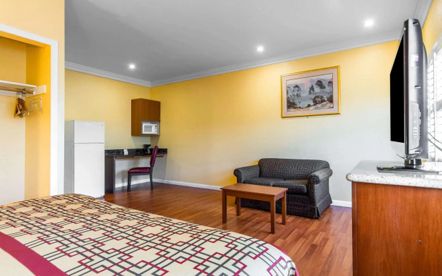 photo 4 of Rodeway Inn and Suites Hayward