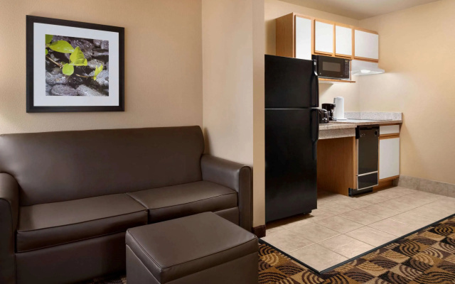 photo 3 of Hawthorn Extended Stay by Wyndham Milwaukee Airport