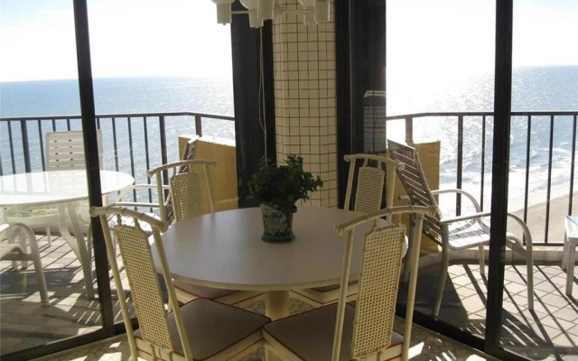 photo 4 of Maisons-Sur-Mer by RedAwning