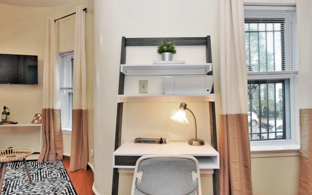 photo 3 of CH5 & CH7 - Majestic View Fully Furnished 1BR Dog Ok