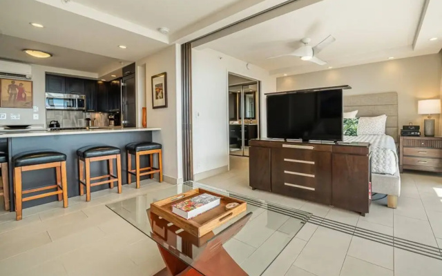 photo 2 of Mana Kai 412 by Coldwell Banker Island Vacations