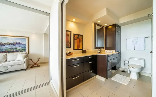 photo 3 of Mana Kai 412 by Coldwell Banker Island Vacations