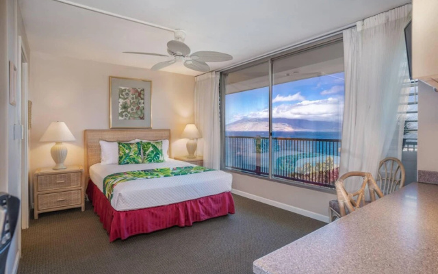 photo 5 of Mana Kai 805 by Coldwell Banker Island Vacations