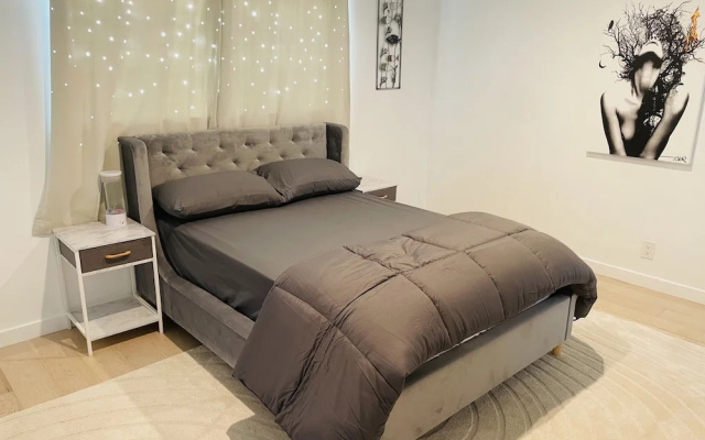 photo 3 of Manhattan Beach Vacation House - For solo, pair, family and business travelers
