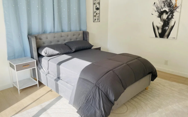 photo 4 of Manhattan Beach Vacation House - For solo, pair, family and business travelers