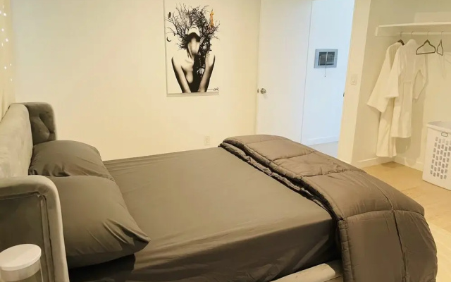 photo 5 of Manhattan Beach Vacation House - For solo, pair, family and business travelers