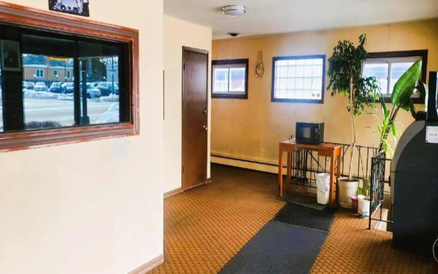 photo 2 of Manor Motel By OYO Near Oak Brook/Chicago Westchester
