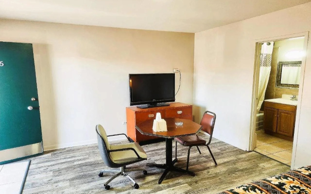 photo 4 of Manor Motel By OYO Near Oak Brook/Chicago Westchester