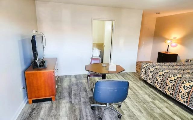 photo 5 of Manor Motel By OYO Near Oak Brook/Chicago Westchester