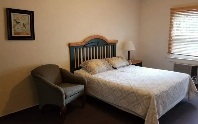 photo 2 of The Manor Motel