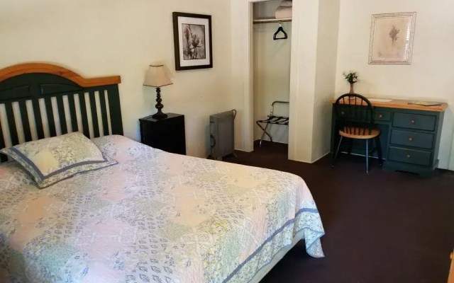 photo 3 of The Manor Motel