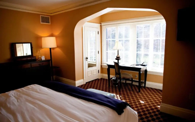photo 5 of Mansions on Fifth Hotel