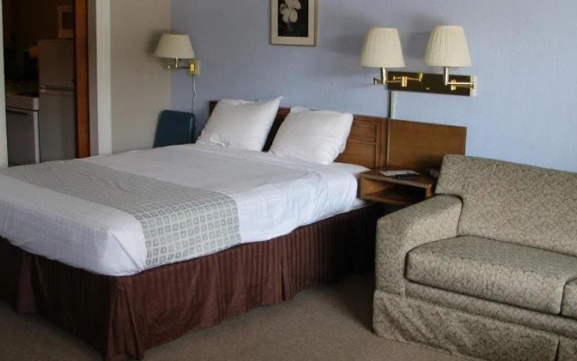 photo 2 of Maple Leaf Motel