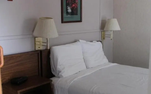 photo 3 of Maple Leaf Motel