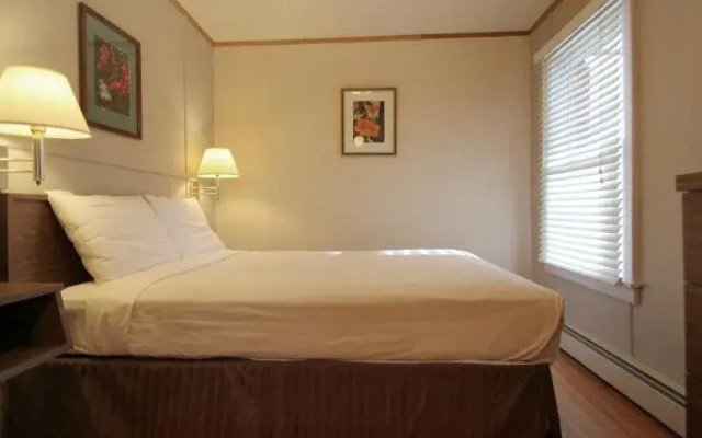 photo 4 of Maple Leaf Motel