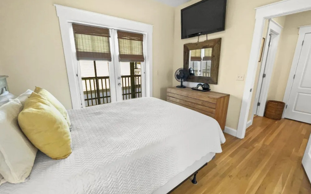 photo 4 of Mare E Sole 2 Bedroom Home by RedAwning