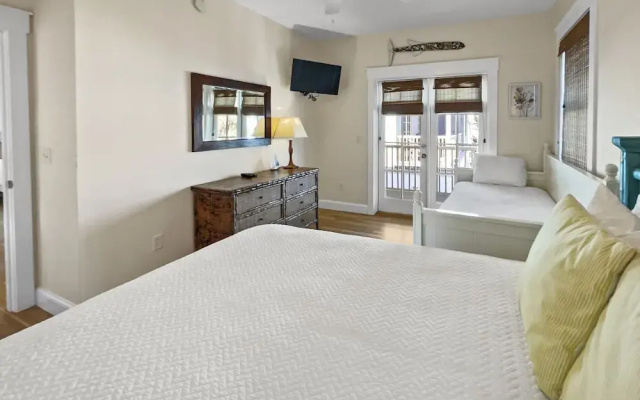 photo 5 of Mare E Sole 2 Bedroom Home by RedAwning