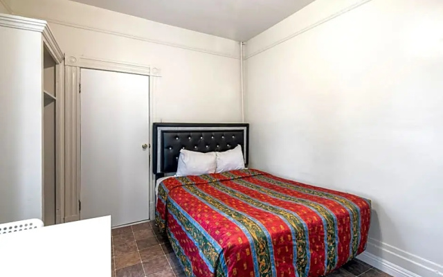 photo 3 of Mariachi Plaza Hotel