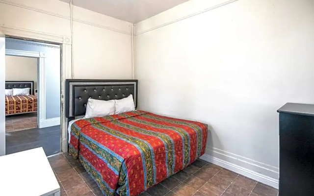 photo 5 of Mariachi Plaza Hotel