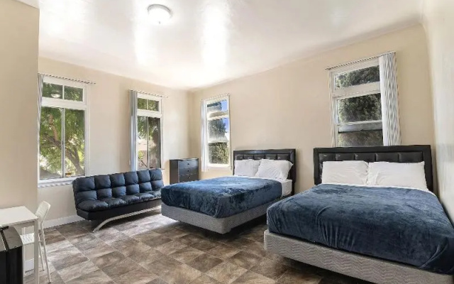 photo 4 of Mariachi Plaza Hotel