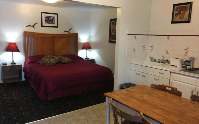 photo 4 of Mariner's Cove Inn
