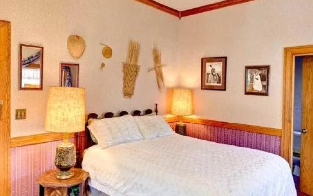 photo 4 of Mariposa Hotel Inn