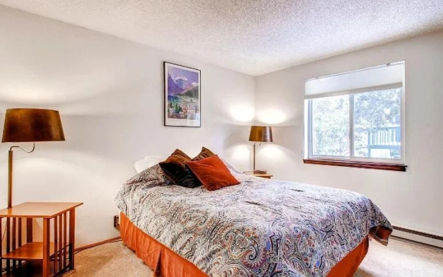 photo 4 of Mark IX 9 by Peak Property