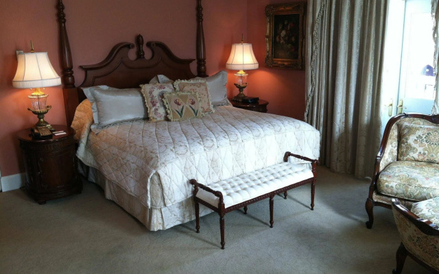 photo 4 of Market Pavilion Hotel