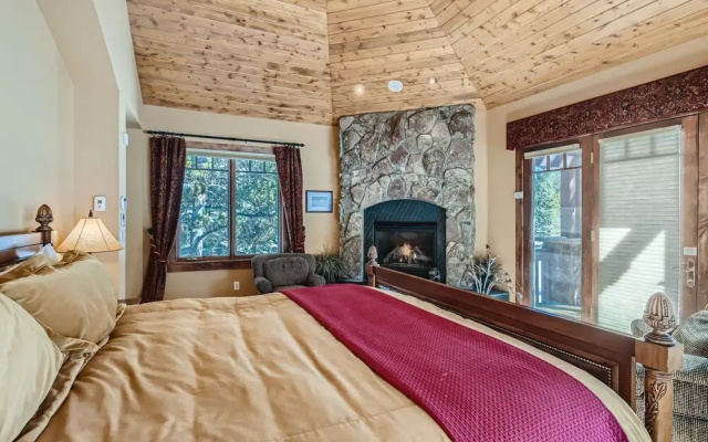 photo 2 of Marksberry Lodge 4 Bedroom Home by RedAwning