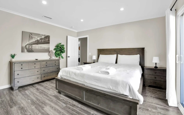 photo 3 of Martha by Avantstay Brand New LA Valley Home
