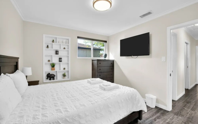 photo 5 of Martha by Avantstay Brand New LA Valley Home