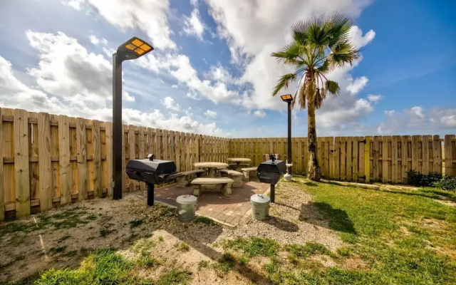photo 5 of Marvelous Beach Condo in Orange Beach With Outdoor and Indoor Heated Pool