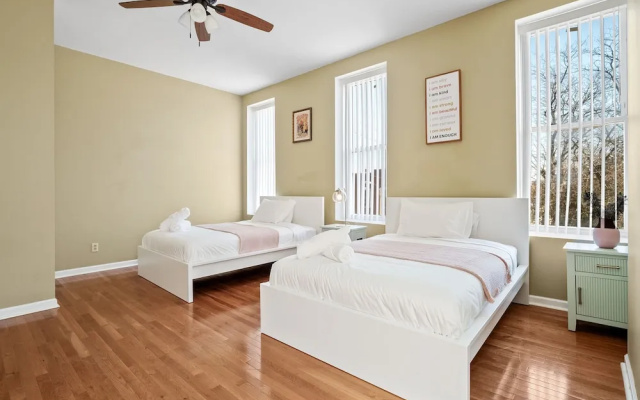 photo 2 of Massive Downtown Area Home... sleeps 14